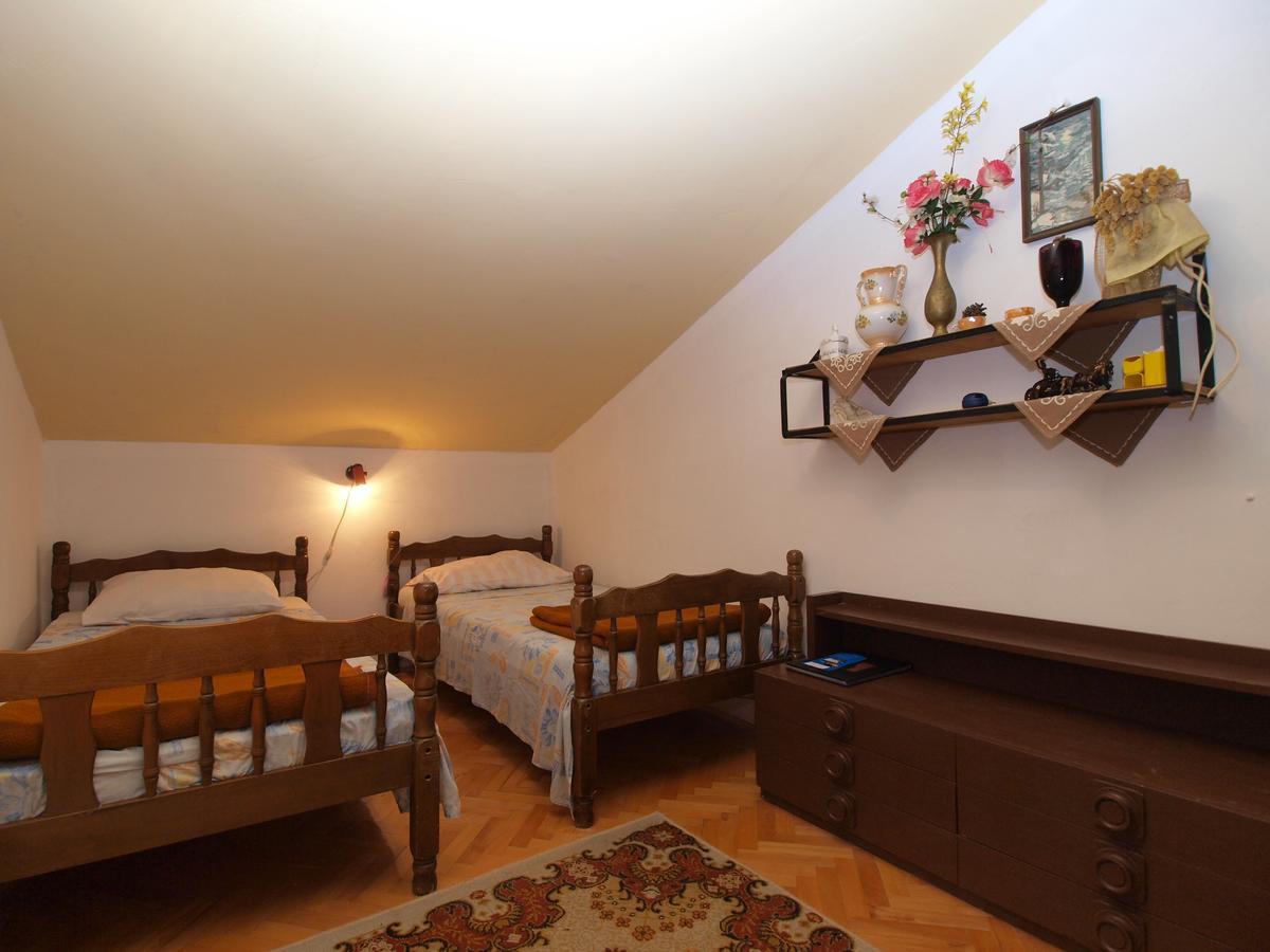 Apartments Slavica 382 Pola Esterno foto