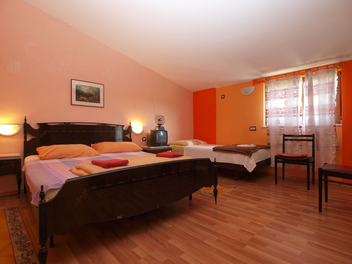 Apartments Slavica 382 Pola Esterno foto
